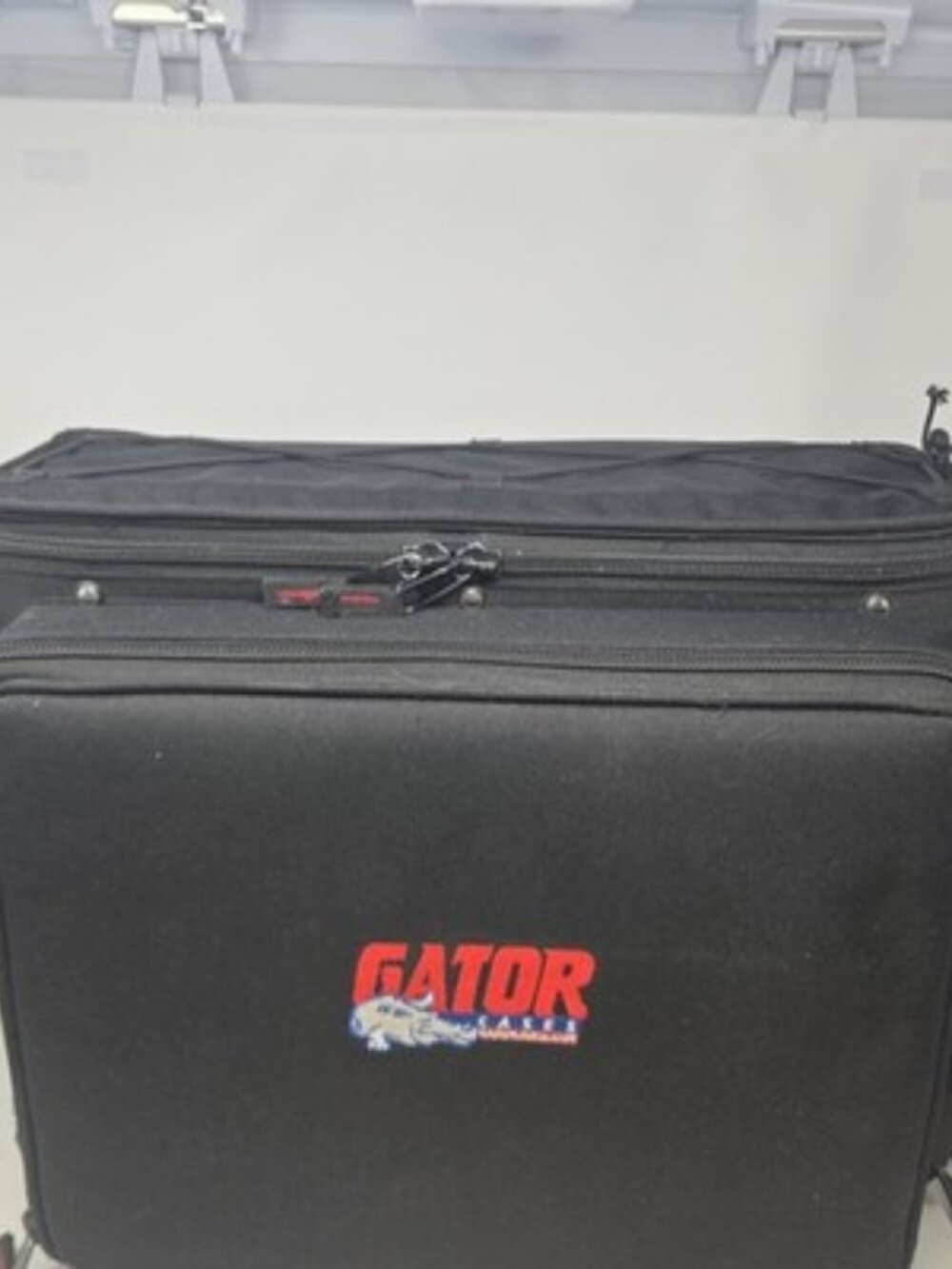 G-PRO-4W-6VMC 4U Rolling Rack Case with 6 Wireless Mic Storage Lid - USA